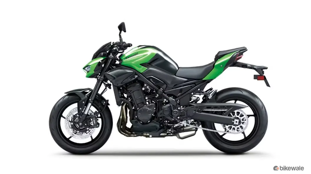 Kawasaki Z900 Left Side View
