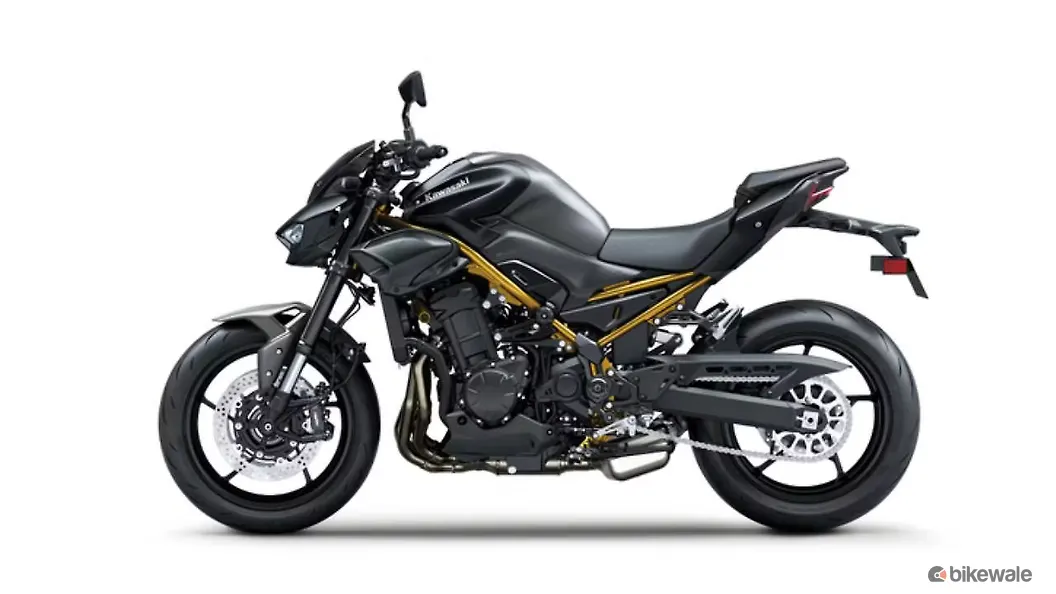 Kawasaki Z900 Left Side View