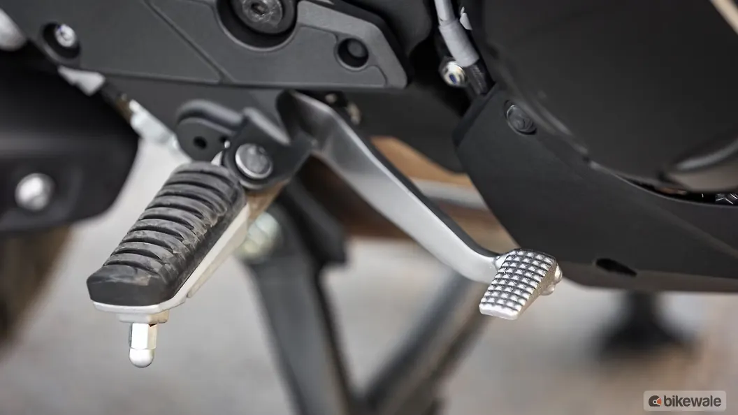 Kawasaki Versys 1100 Rider Footpeg Image – BikeWale