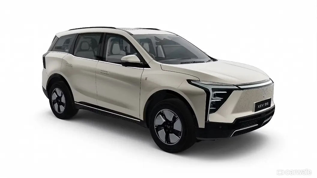 Mahindra XEV 9S Right Front Three Quarter