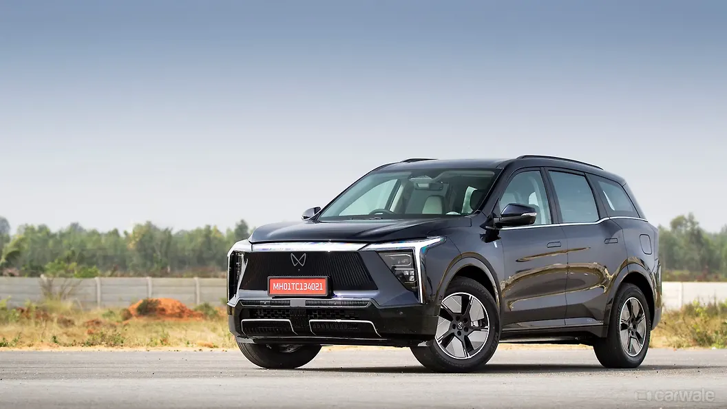 Mahindra XEV 9S Left Front Three Quarter