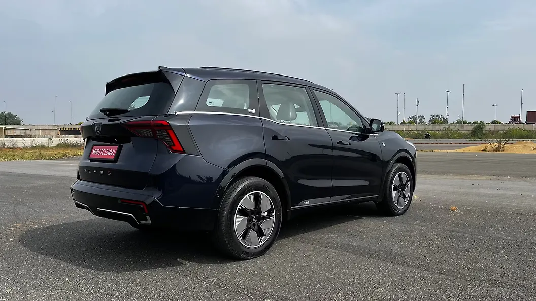 Mahindra XEV 9S Right Rear Three Quarter