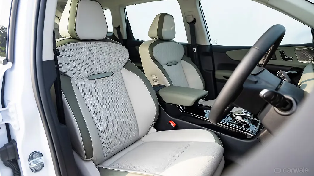 Mahindra XEV 9S Front Row Seats