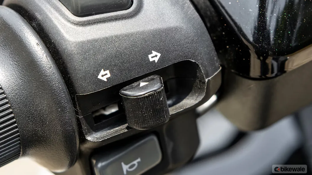 Yamaha EC 06 Turn Indicators Switch Image – BikeWale
