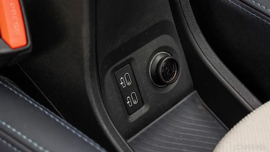 Mini Cooper S Convertible USB Port/AUX/Power Socket/Wireless Charging Mini Cooper S Convertible USB Port/AUX/Power Socket/Wireless Charging