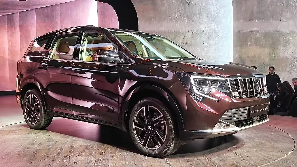 Mahindra XUV 7XO Right Front Three Quarter