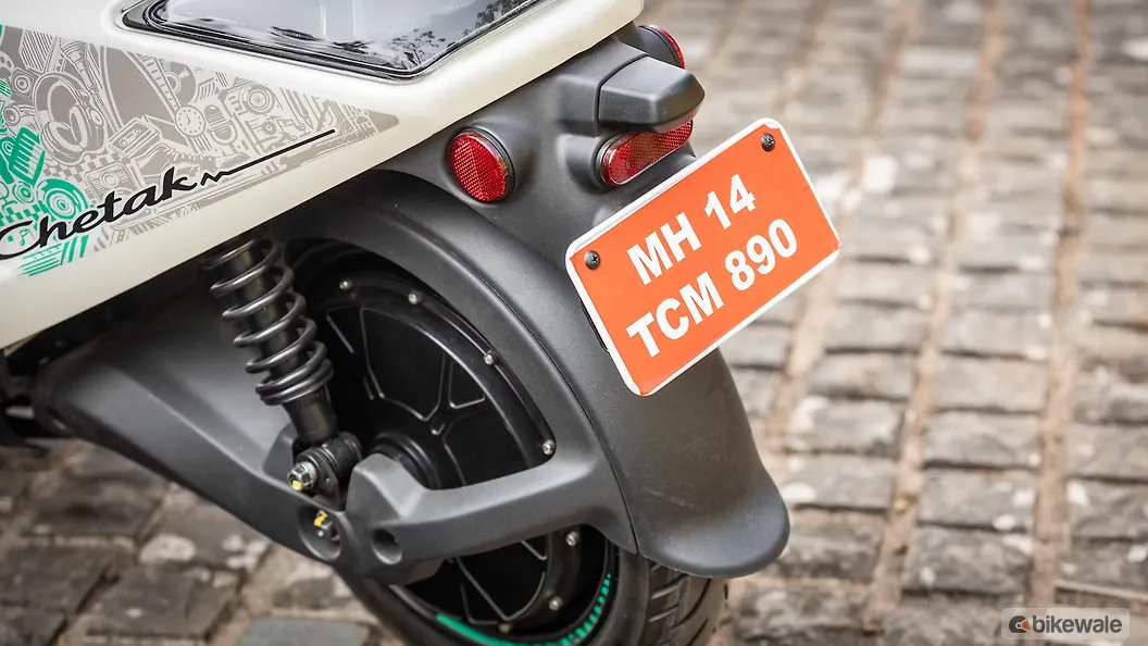 Bajaj Chetak C25 Rear Fender Image – BikeWale
