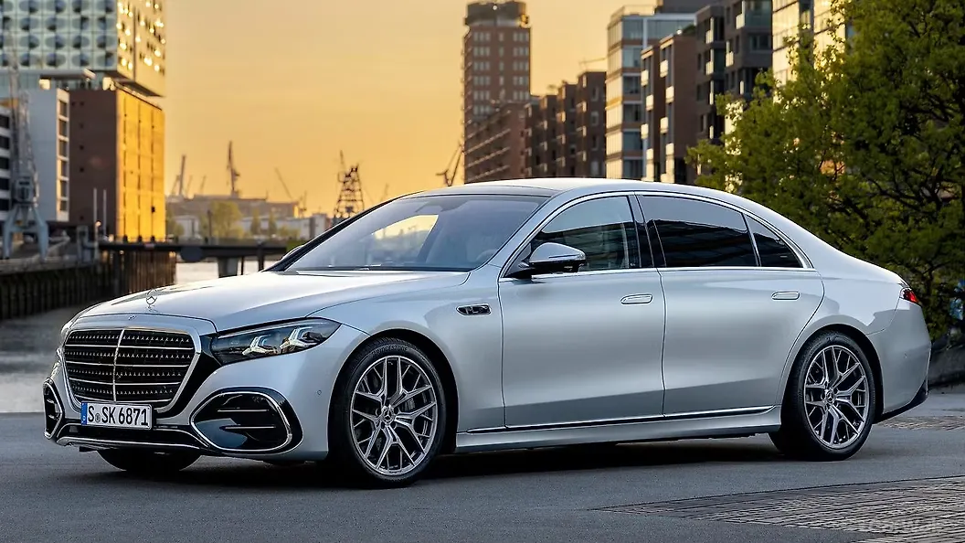 Mercedes-Benz S-Class Left Front Three Quarter