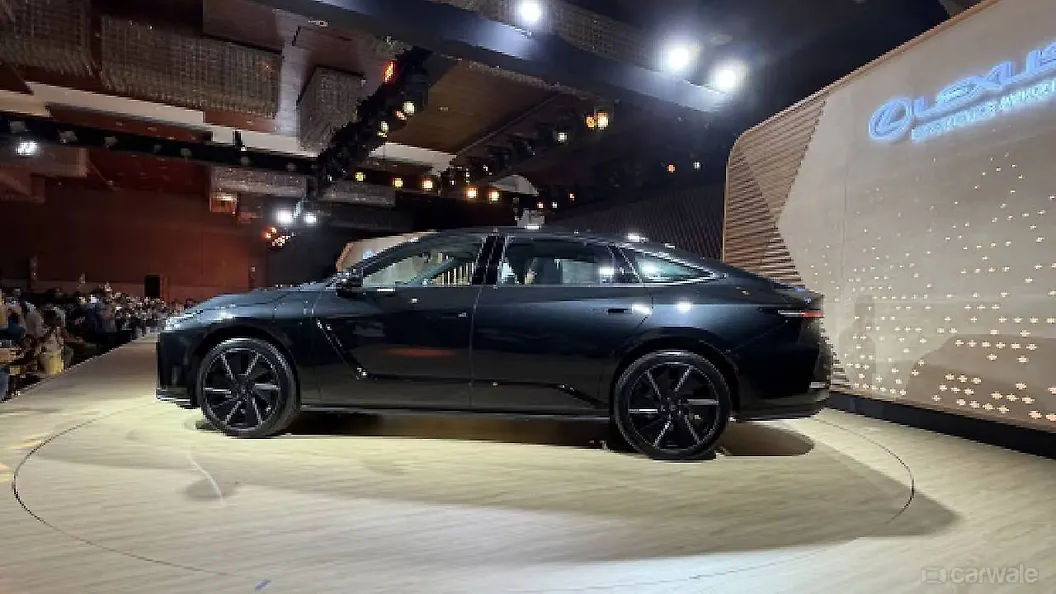 Lexus ES Left Rear Three Quarter