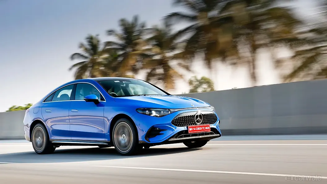 मर्सिडीज़ बेंज़ सीएलए ठीक सामने तीन चौथाई