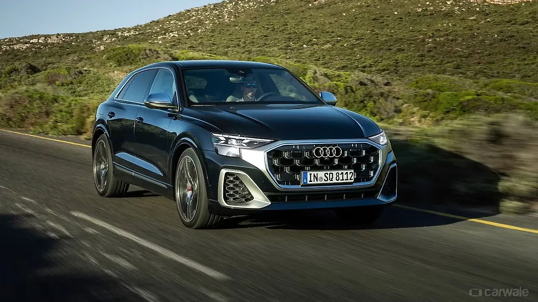 Audi SQ8 Right Front Three Quarter