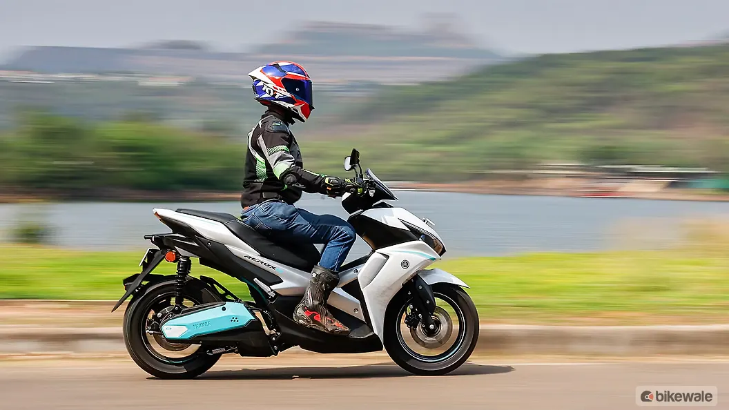 Yamaha Aerox E Riding Image – BikeWale