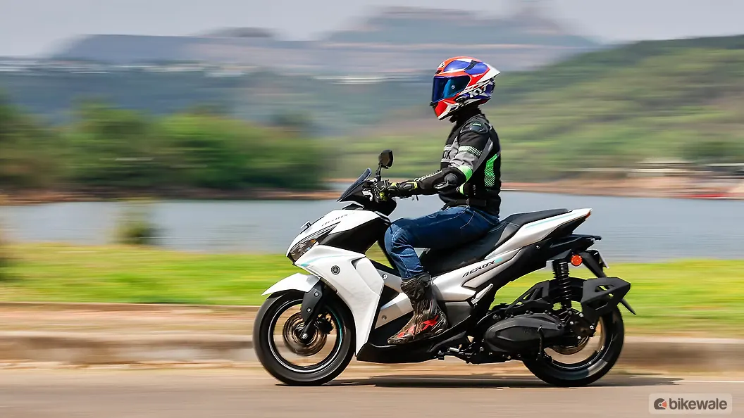 Yamaha Aerox E Riding Image – BikeWale