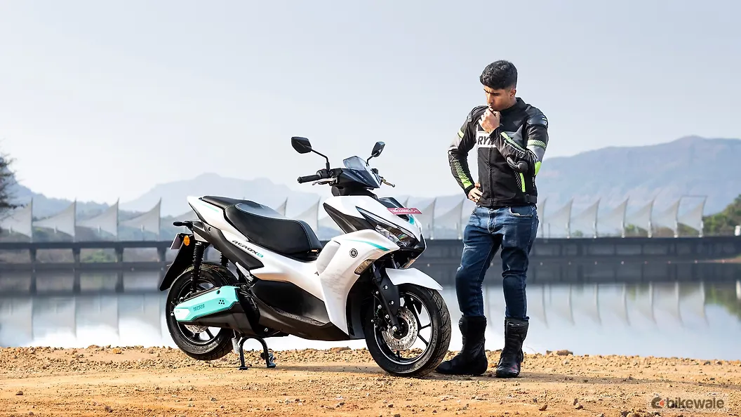 Yamaha Aerox E Riding Image – BikeWale