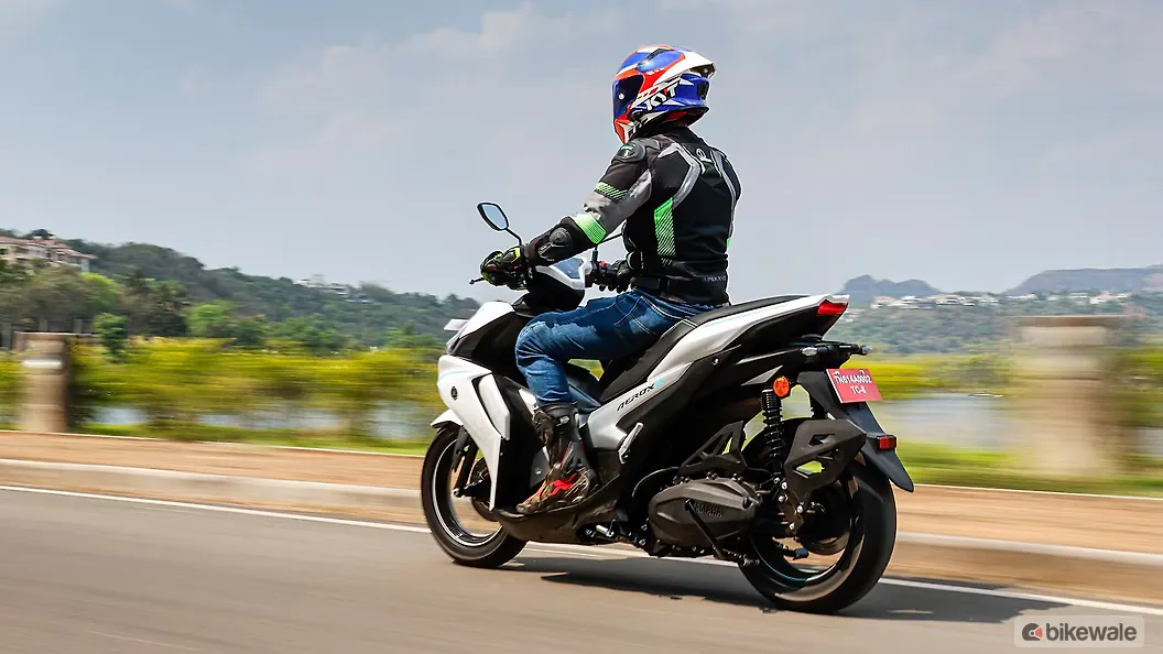 Yamaha Aerox E Riding Image – BikeWale