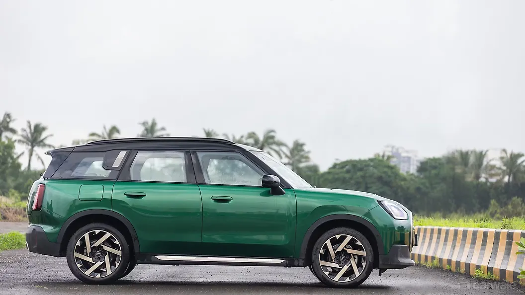 Mini Countryman C Right Side View