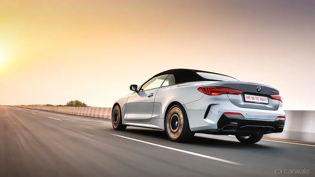 बीएमडब्ल्यू M440i लेफ्ट रियर थ्री क्वार्टर