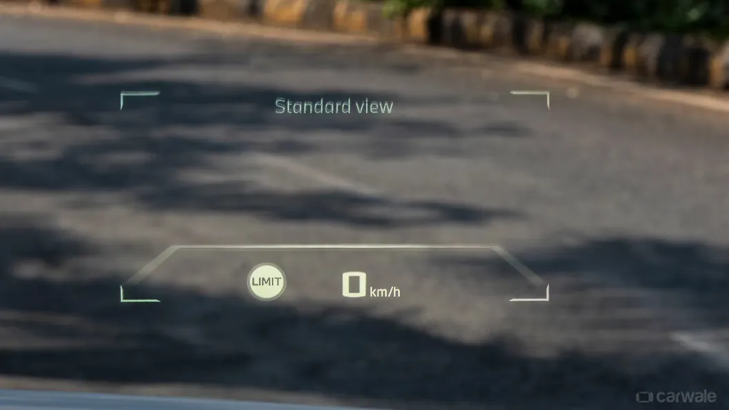 BMW M440i Head-Up Display (HUD)