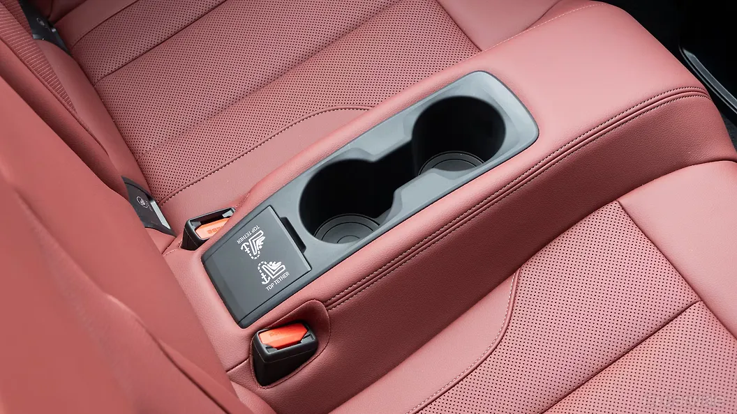 BMW M440i Rear Cup Holders BMW M440i Rear Cup Holders