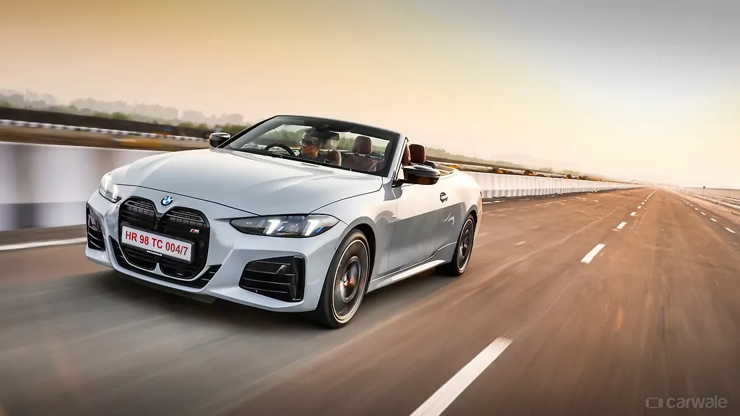 बीएमडब्ल्यू M440i ठीक सामने तीन चौथाई