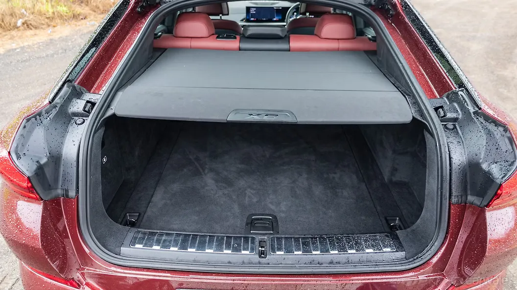 BMW X6 Bootspace with Parcel Tray/Retractable