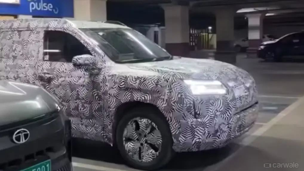 MG Hector Hawk Right Front Three Quarter
