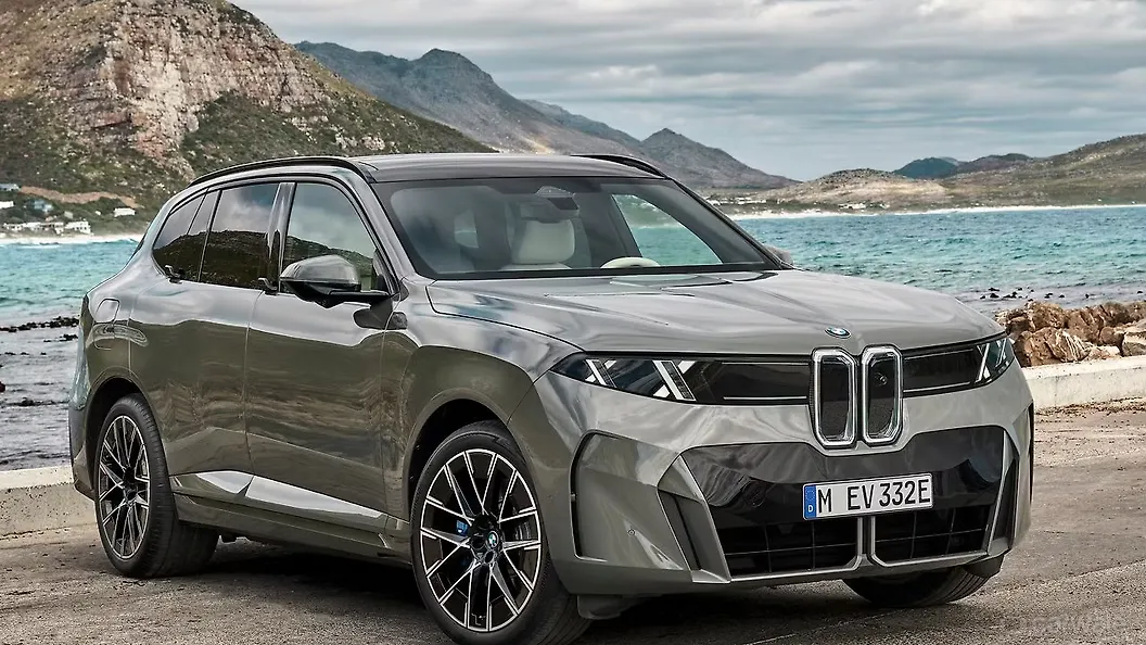 बीएमडब्ल्यू New X5 ठीक सामने तीन चौथाई
