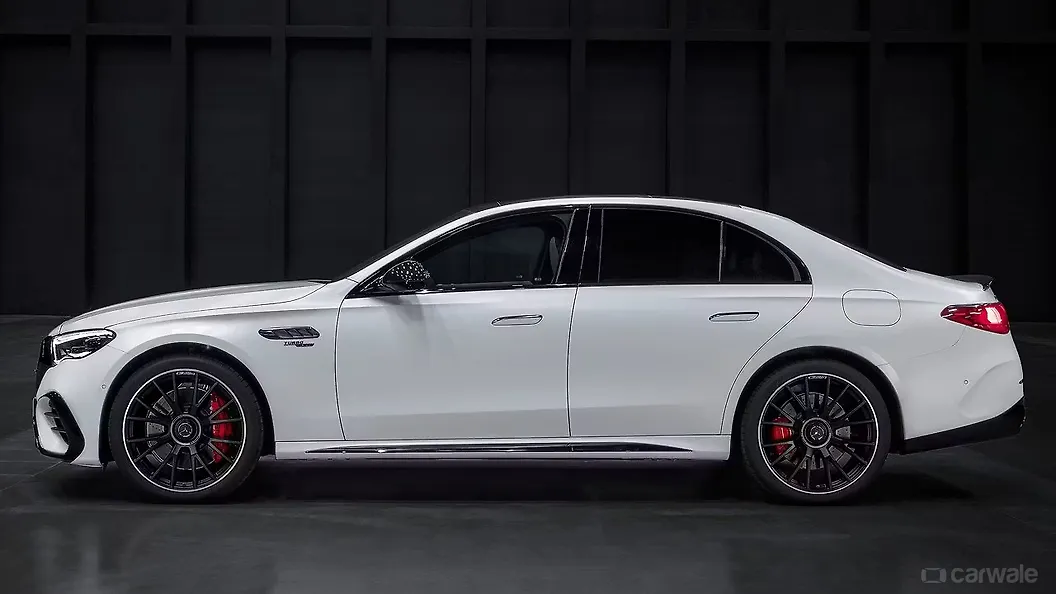 मर्सिडीज़ बेंज़ AMG E53 PHEV लेफ्ट साइड दृश्य