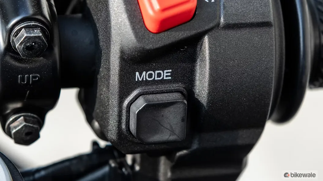 Yamaha R2 Hazard Warning Lights Switch Image – BikeWale