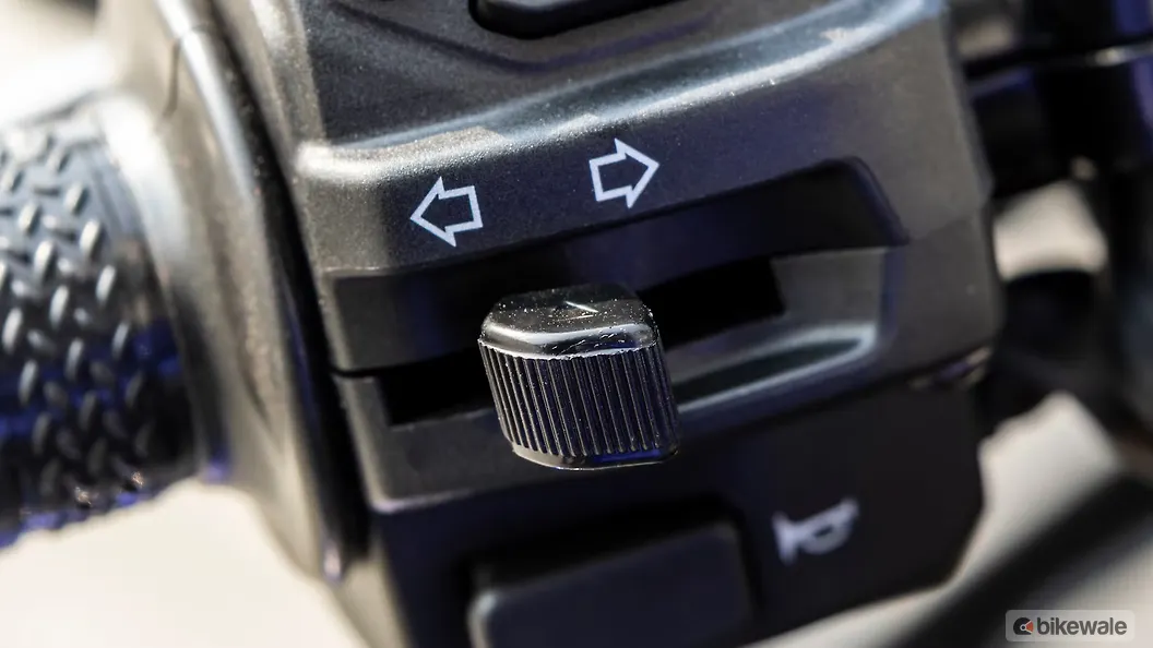 Yamaha R2 High Beam Low Beam Switch Image – BikeWale