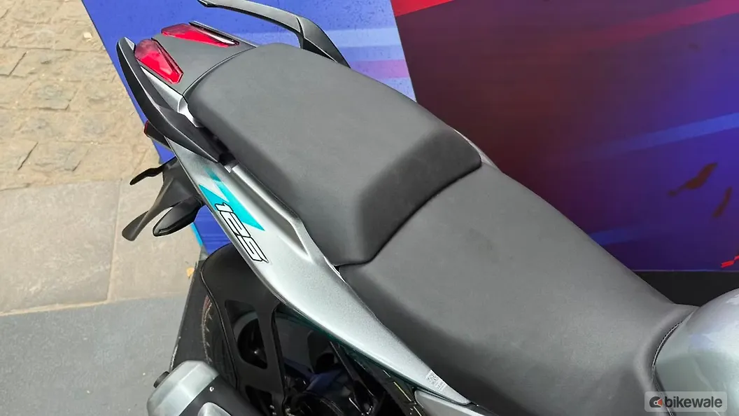 Bajaj Pulsar 125 Seat