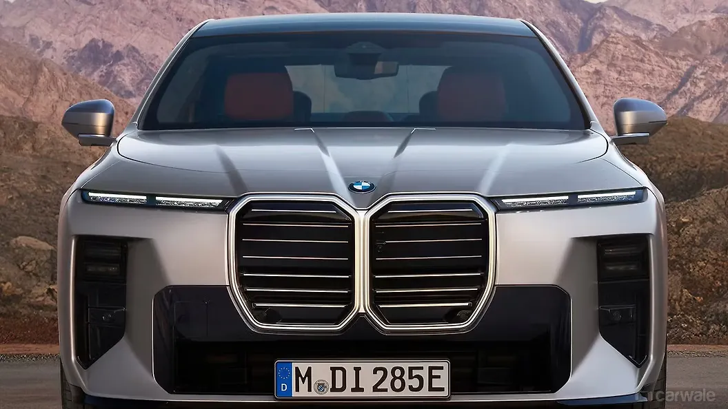 बीएमडब्ल्यू i7 Facelift ग्रिल्ल