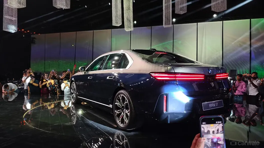 BMW i7 Left Rear Three Quarter