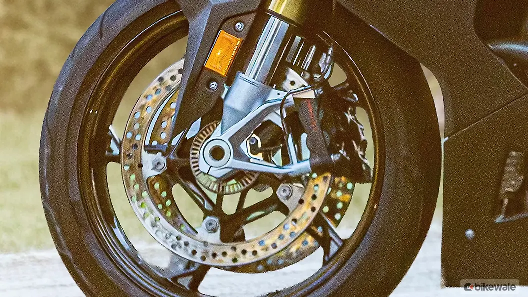 BMW S 1000 RR [2027] Left Side View Image – BikeWale