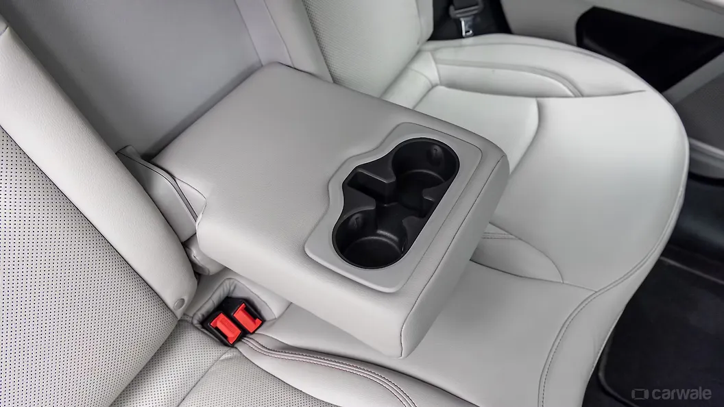 Compass [20172021] Rear Cup Holders Image, Compass [20172021] Photos