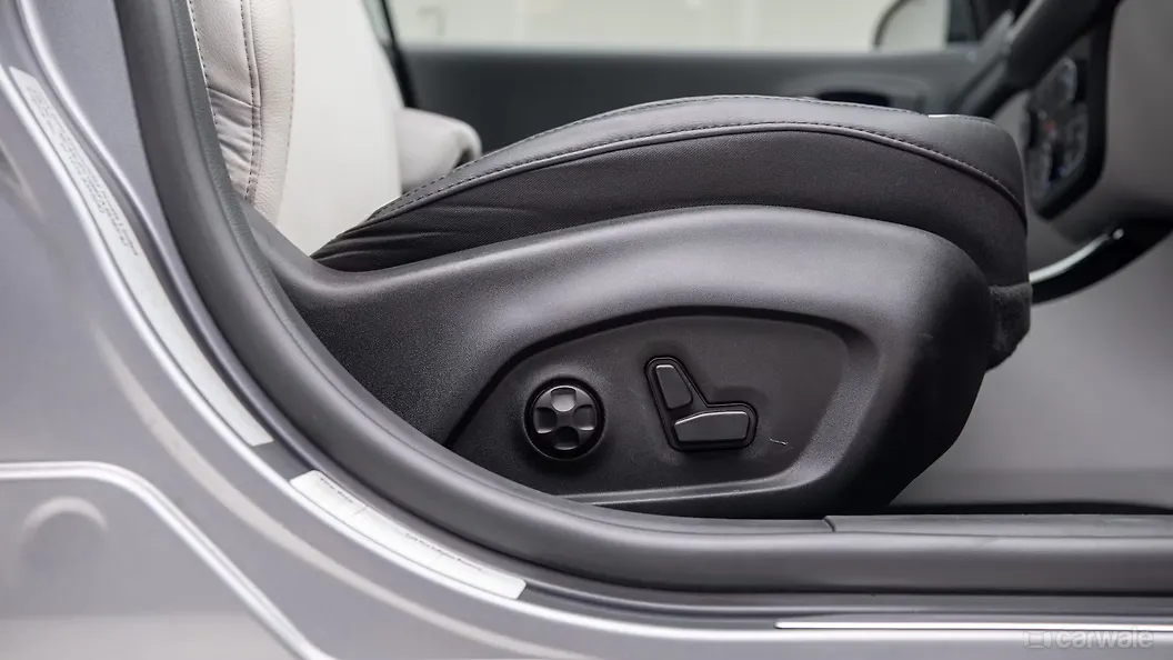 Compass [20172021] Seat Adjustment Electric for Driver Image, Compass