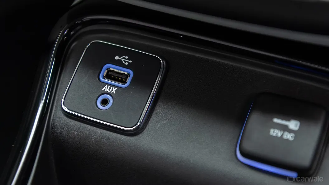 Compass [20172021] USB Port/AUX/Power Socket/Wireless Charging Image