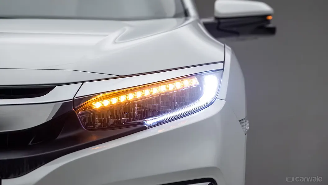 Civic Blinker Image, Civic Photos in India CarWale