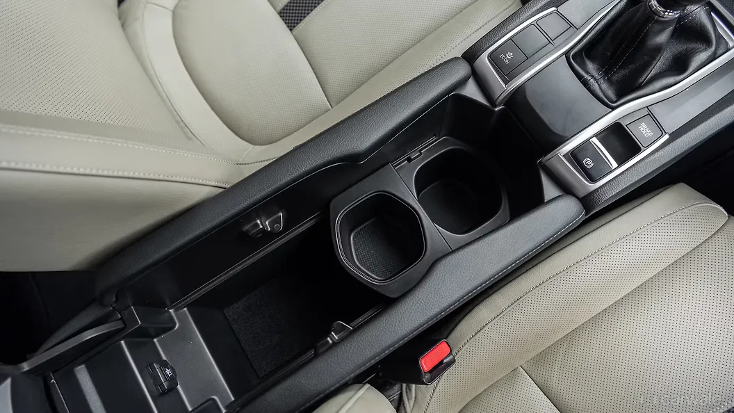 Civic Cup Holders Image, Civic Photos in India CarWale
