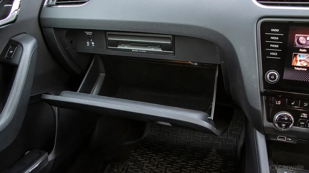 Octavia [20172021] Glove Box Image, Octavia [20172021] Photos in