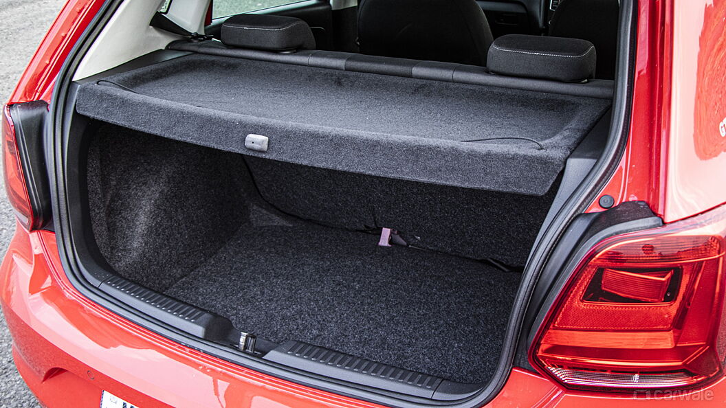Volkswagen Polo Bootspace with Parcel Tray/Retractable