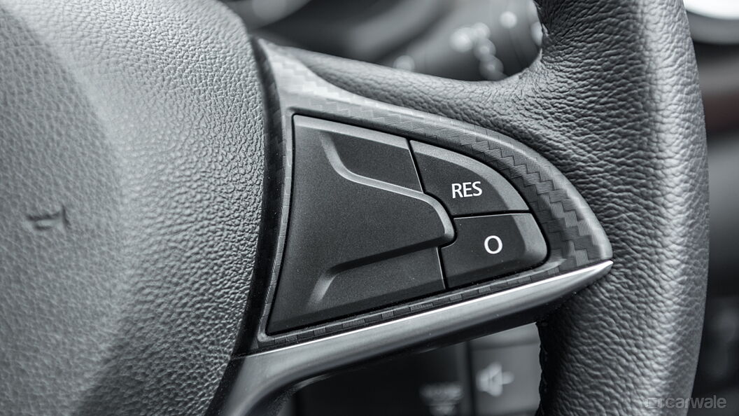 Nissan Kicks Right Steering Mounted Controls