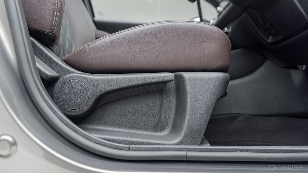 Nissan Kicks Seat Adjustment Manual for Driver