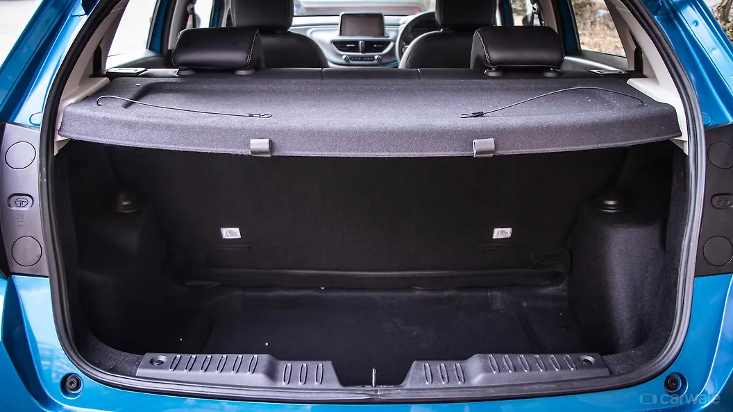 Altroz Bootspace with Parcel Tray/Retractable Image, Altroz Photos in