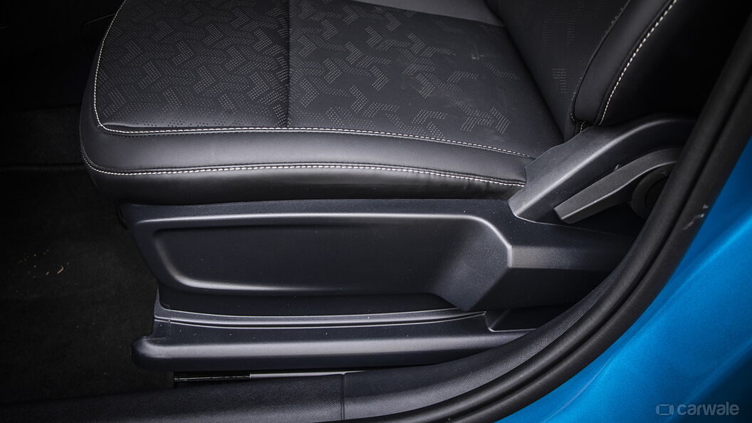 Tata Altroz Seat Adjustment Manual for Front Passenger