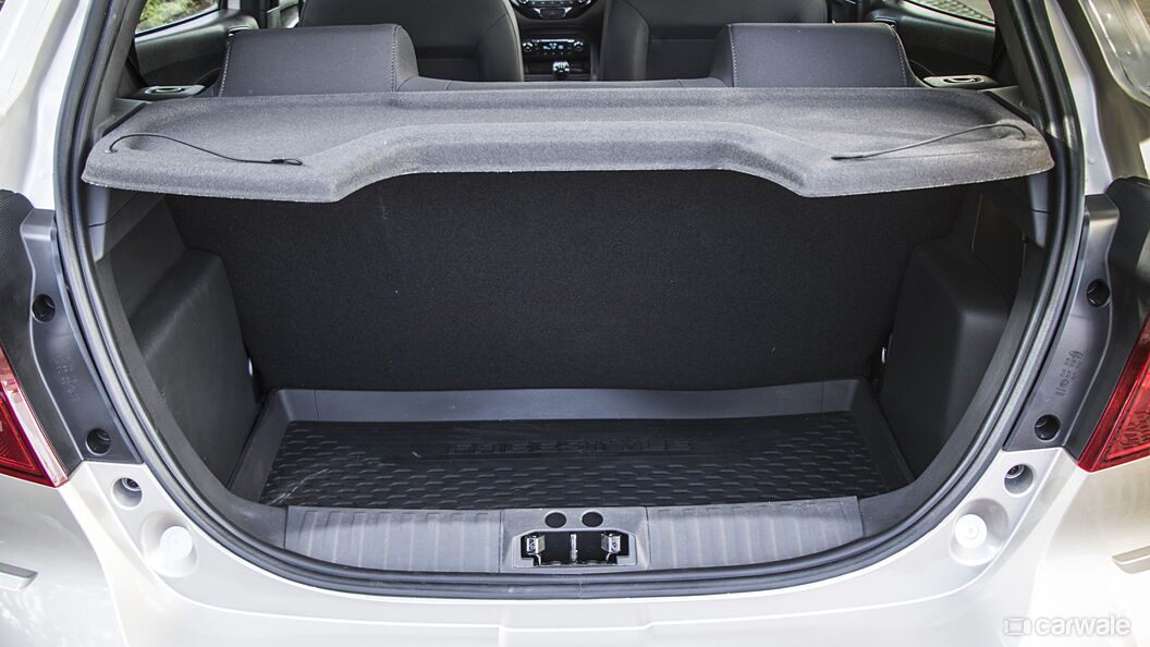 Ford Freestyle Bootspace with Parcel Tray/Retractable