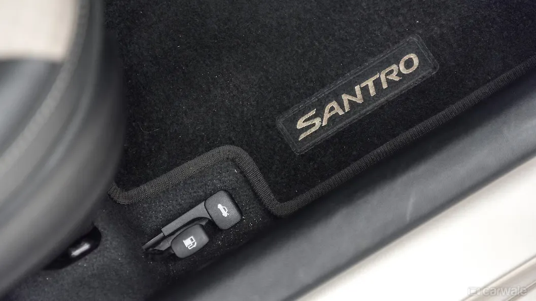 Santro Boot Release Lever/Fuel Lid Release Lever Image, Santro Photos