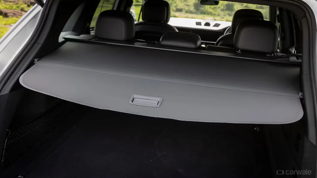 Cayenne Bootspace with Parcel Tray/Retractable Image, Cayenne Photos in