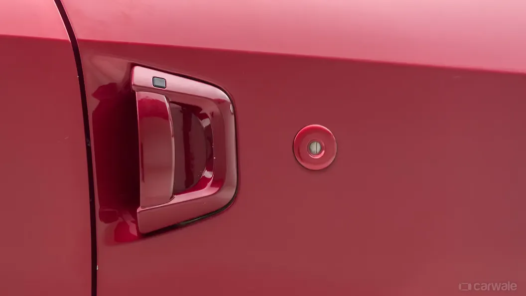 XUV500 Front Door Handle Image, XUV500 Photos in India CarWale