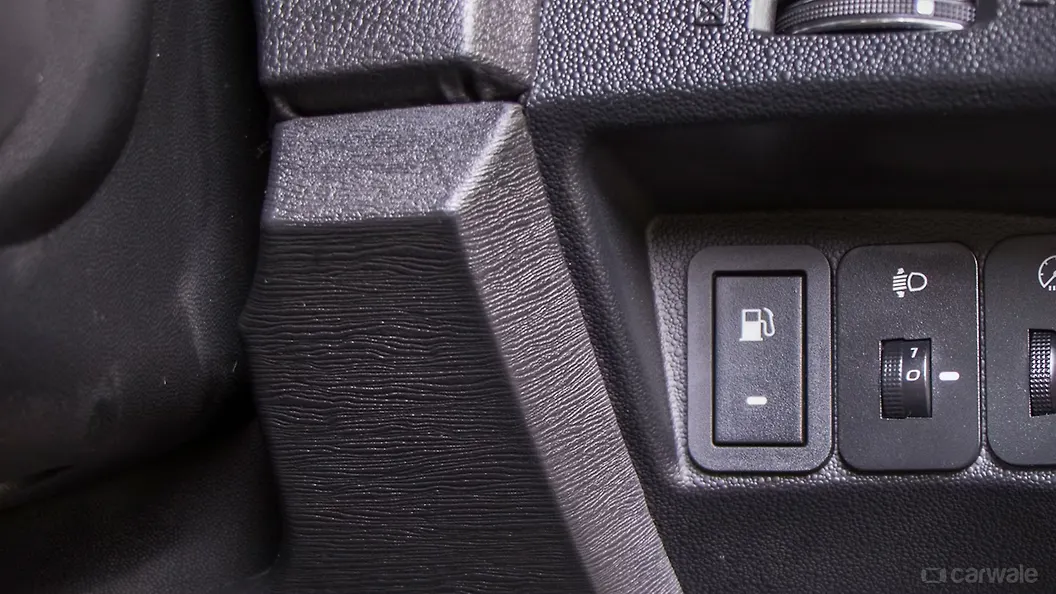 XUV500 Boot Release Lever/Fuel Lid Release Lever Image, XUV500 Photos